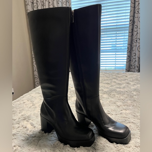 Black Leather Knee Boots - size 6 - Picture 4 of 10